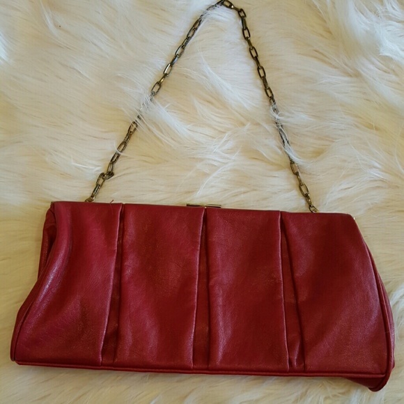 VINTAGE 80S  RED SHOULDER BAG /  CLUTCH‎ WITH GOLD CHAIN - Picture 1 of 3